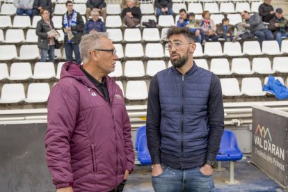 Miguel Álvarez, entrenador del Villarreal B y Molo, antes del último partido que enfrentó a sus equipos.