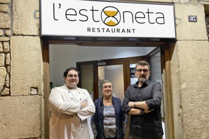 Santi Aubach (chef del restaurante), Encarna Calafell y Josep Maria Pons. 