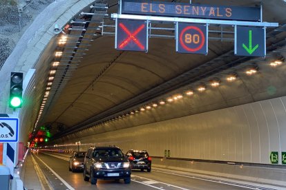 L'interior del túnel de Tresponts, a la C-14.