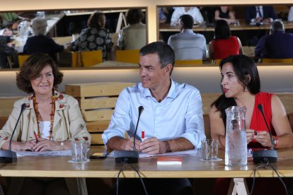 Sánchez i Calvo, al costat de la també socialista Mónica Silva, ahir, en una reunió a Madrid.