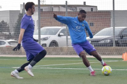 La plantilla del Lleida ayer durante la sesión preparatoria de cara al partido del sábado en Andorra.