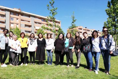 Candidatas de ERC en la plaza Maria Aurèlia Capmany.