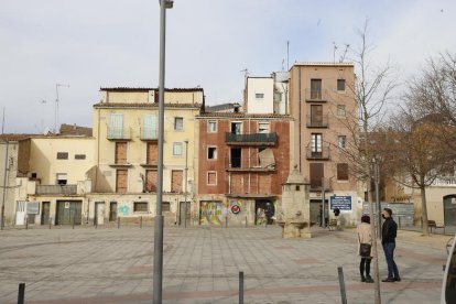 Els edificis que la Paeria declara en ruïna són a la plaça del Dipòsit i el carrer Assalt.