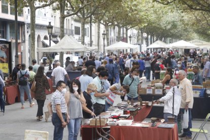 La venta de discos, elemento tradicional del Mercat.