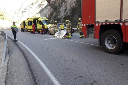 Mor la conductora d'una moto en xocar amb un cotxe en Castell de Mur