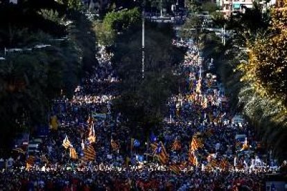 Milers de persones es manifesten a Barcelona contra la sentència del procés