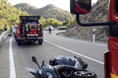 La moto accidentada ahir a la carretera A-211 a Mequinensa.