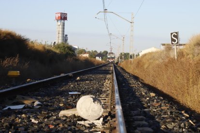 Un sabotatge a la línia de Manresa impedeix reprendre el servei amb tren pel temporal