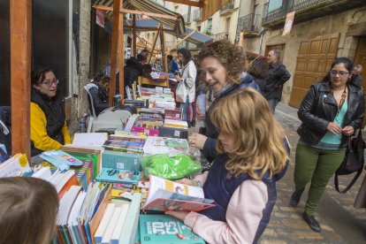 Imatge del carrer Major de Cervera en una de les anteriors edicions del certamen Vila del Llibre.