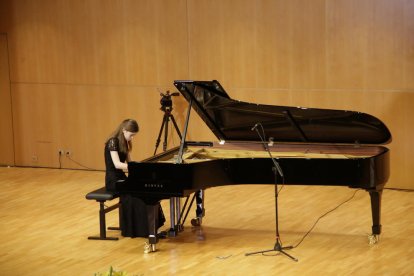 Una de les participants ahir al matí al concurs juvenil de piano Ricard Viñes de Lleida.