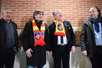 El alcalde de Prats de Molló, Claude Ferrer, Puigdemont y el presidente del USAP, François Rivière, ayer.