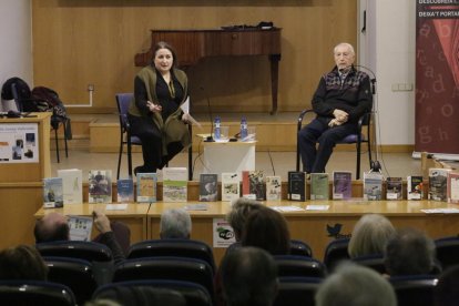 Tertulia literaria con Josep Vallverdú en la Biblioteca Pública de Lleida