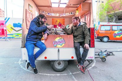 Quique Peinado i Manuel Burque, a la caravana del programa.