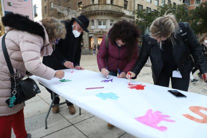 Participantes de la actividad en conmemoración del Día Mundial de la discapacidad.