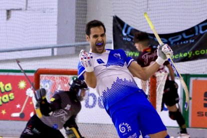 Andreu Tomàs y Sergi Folguera junto al visitante Roc Pujadas.