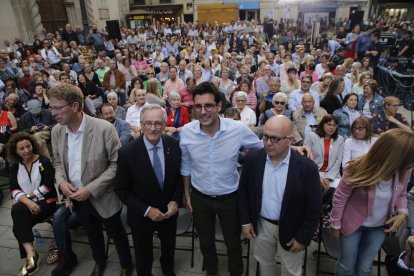 Postius, amb Trias i Boye a l’acte final de JxCat a la plaça Sant Francesc.