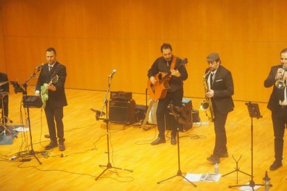 Un momento de la actuación en  el Auditori.