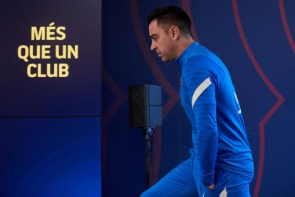 Xavi, entrenador del Barcelona, ayer antes de su comparecencia ante los medios de comunicación.