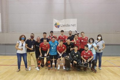 L’equip filial de l’Alpicat, durant la celebració de l’ascens a Primera Catalana.