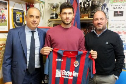 Silviu Leculeanu, durant la seua presentació oficial amb el club.