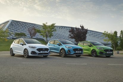 El nou Ford Fiesta compacte es presenta amb un nou i expressiu disseny exterior i diverses sèries de models amb variants addicionals del luxós pack Vignale.