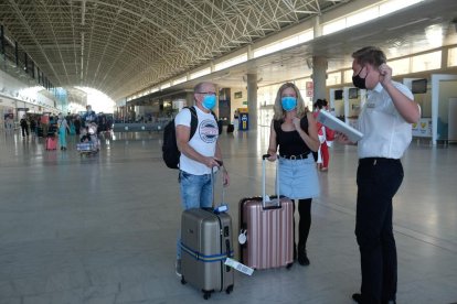 Viatgers a l’aeroport canari de Fuerteventura.