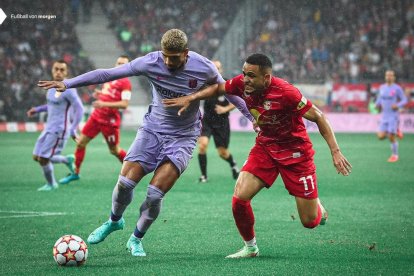 Una acció del partit que el Barça va disputar ahir a Salzburg i que va perdre per 2-1.