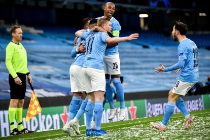 Jugadors del Manchester City celebren un dels gols que certificaven el pas a la final.