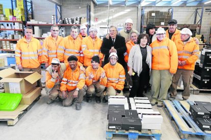 Foto de familia de los trabajadores y los responsables de la fundación Ilersis-Shalom.