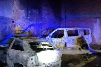 Estat en el qual van quedar els dos vehicles afectats pel foc.