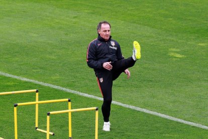 Óscar Ortega, durante una sesión de entrenamiento con el Atlético de Madrid. 