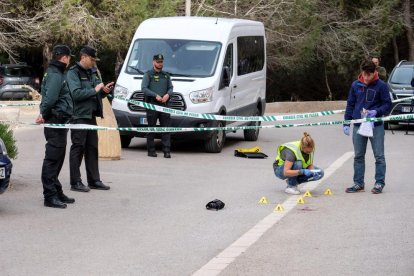 Imatge del desplegament policial al lloc dels fets, ahir.