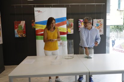 Momento del sorteo en el Centro de Recursos Juveniles la Palma.