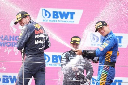 Verstappen, Bottas i Norris celebren el podi que van firmar ahir al GP d’Àustria.