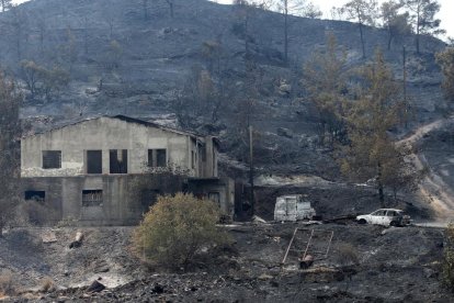 Almenys quatre morts en el pitjor incendi de la història de Xipre