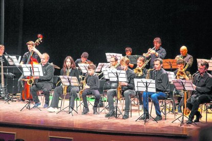 La Big Band de la Escola Municipal de Música d’Agramunt (EMMA) se estrenó el miércoles.