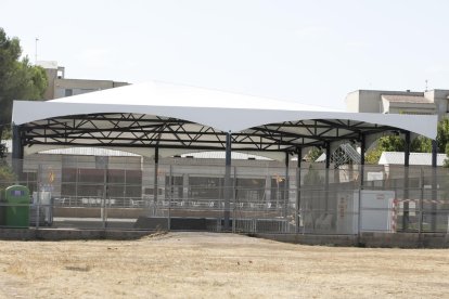 La cubierta de la pista polideportiva de La Bordeta se ha ejecutado dos años después.