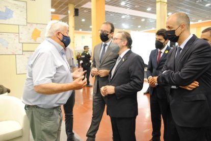 El conseller, con el presidente de los regants del Canal d’Urgell, Amadeu Ros. 