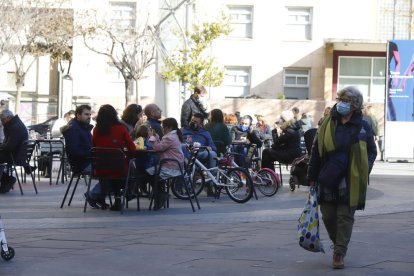 Imatge de clients en una terrassa de Lleida.