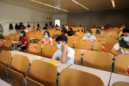 Alumnos de Lleida en las pruebas de selectividad la pasada semana.