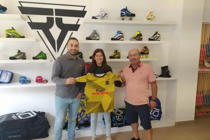 Lluís Rodero, Luchi Agudo y Ramon Porta, ayer en el negocio que regenta el técnico en Lleida.