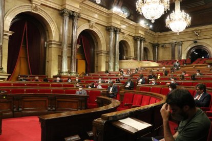 Una vista de la sessió d’ahir del Parlament.