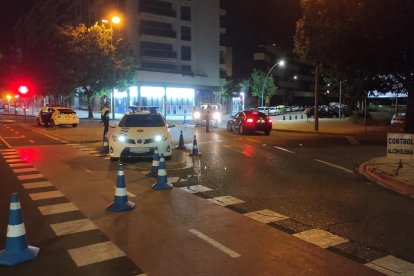 Vista del control en la avenida Catalunya ayer de madrugada. 