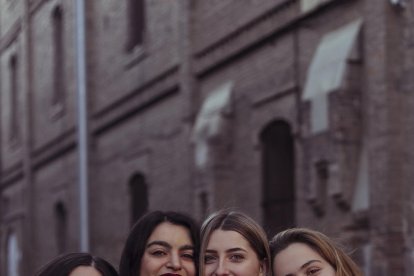 Las barcelonesas Itziar, Mar y Laura y la leridana Carme Rufat forman el equipo del film ‘Crisàlides’.