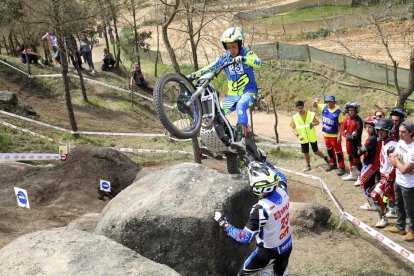 Arnau Farré, junto a su mochilero, el también leridano Marc Cots.