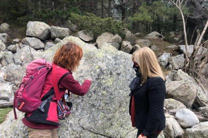 La consellera Àngels Ponsa (derecha), ayer en Aigüestortes.