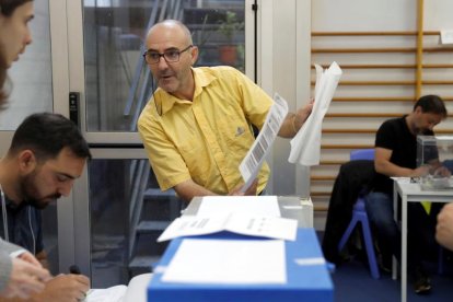 Correos obrirà diumenge i ampliarà horari per agilitzar el vot per correu