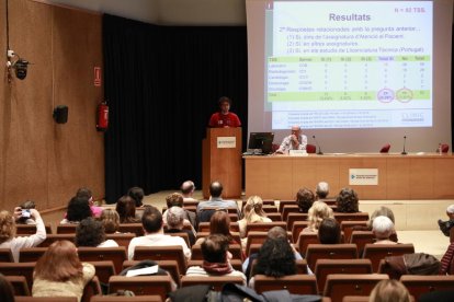 La jornada se celebró en el salón de actos del Arnau.