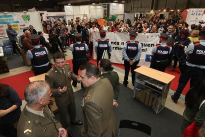 Protesta por la presencia del Ejército en la feria de la FP del año pasado.