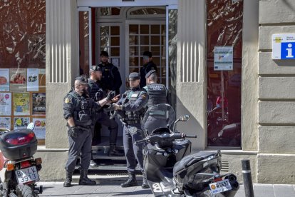 La Guardia Civil frente el consell del Alt Urgell. 